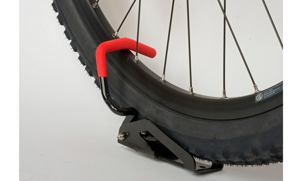 Фотография Крепление для велосипеда Author CC W05 за колесо, красно-черное