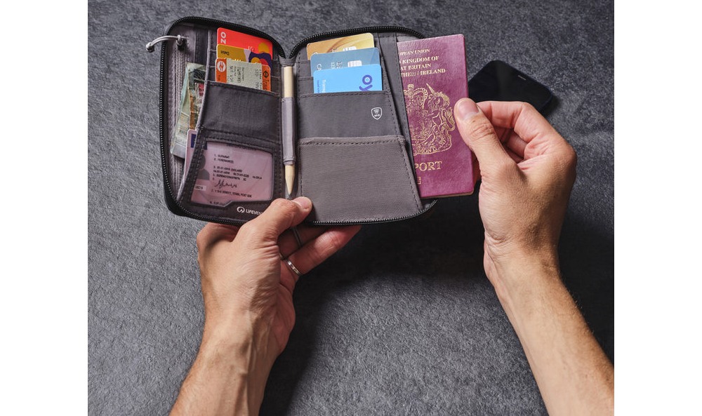 Фотографія Гаманець Lifeventure Recycled RFID Mini Travel Wallet grey 4