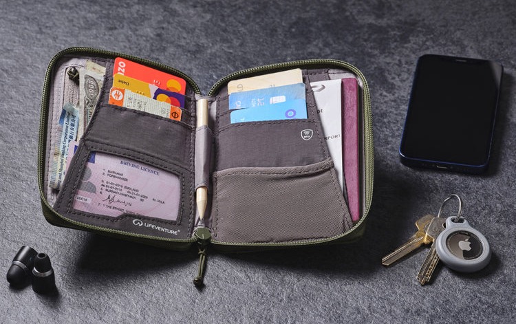 Фотографія Гаманець Lifeventure Recycled RFID Mini Travel Wallet olive 2